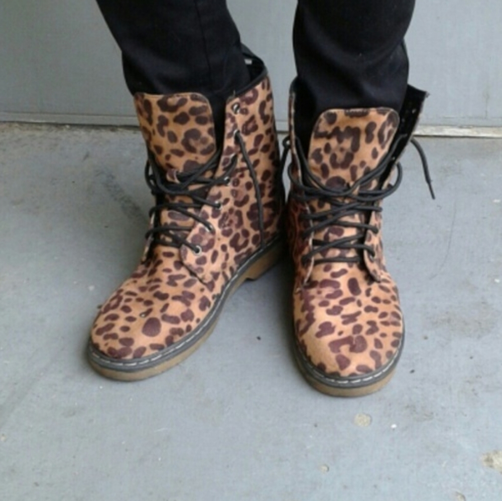 Edgy Donald J. Pliner Leopard Print Combat Boots - Picture 7 of 7